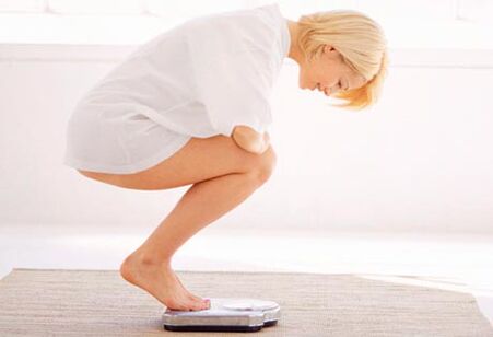 Wiegen Sie sich, indem Sie Gewicht verlieren